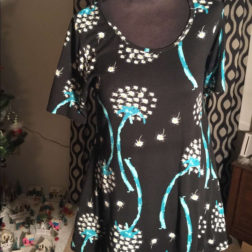 NWOT LuLaRoe Perfect T
